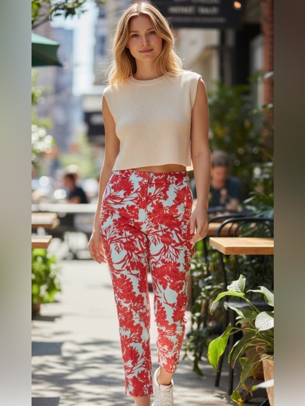 NWT Banana Republic Red and Light Blue Floral pants, size 2